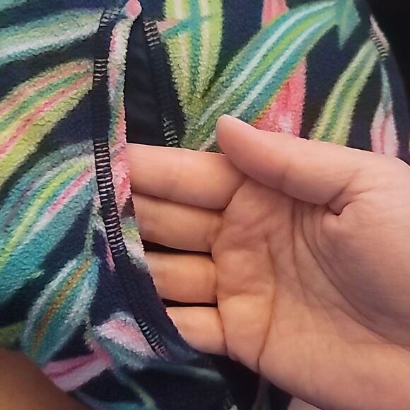 Tommy Bahama Tropical Lightweight Fleece Pullover, Size Medium‎ - Picture 6 of 6